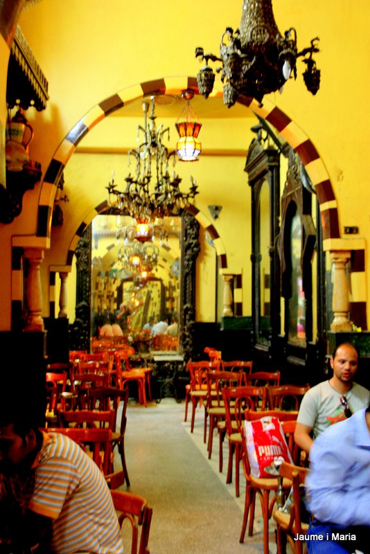 Interior de El Fishawi, el Cafè dels Miralls